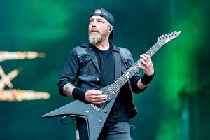 Bullet For My Valentine продают свои инструменты